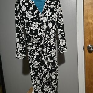 Whitehouse blackmarket long sleeve v neck wrap dress